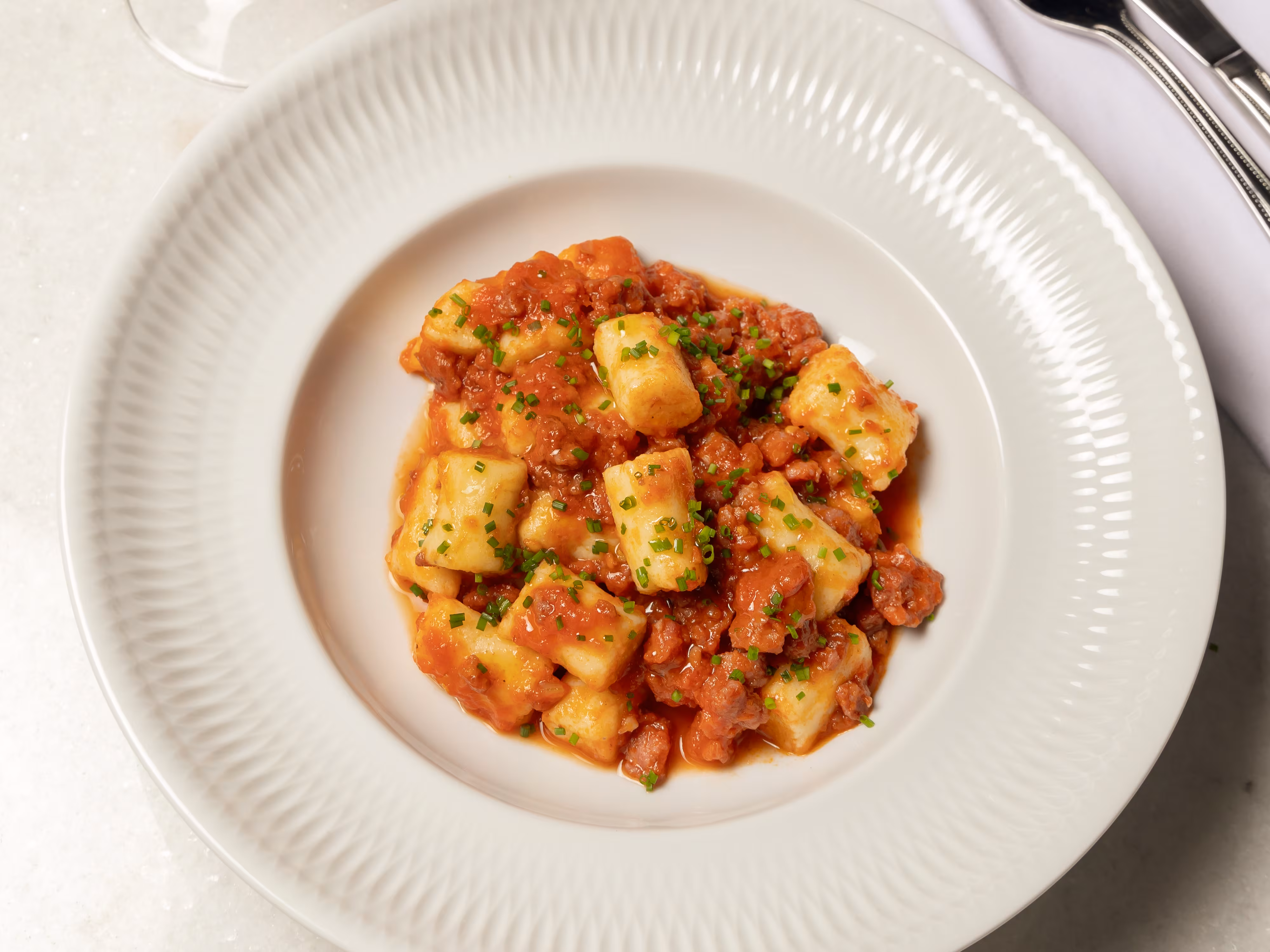 Nhoque de batata c/ ragu de linguiça