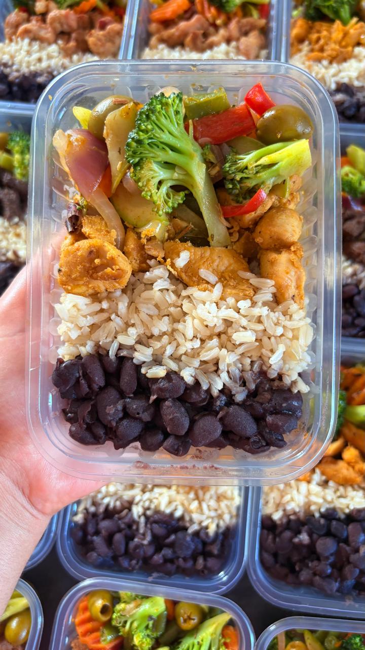 Iscas de Frango c/ Legumes
